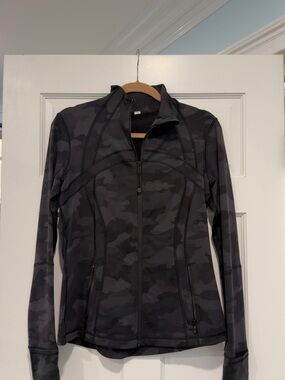 lululemon athletica Women's Charcoal Camo Full-Zip Utility Jacket